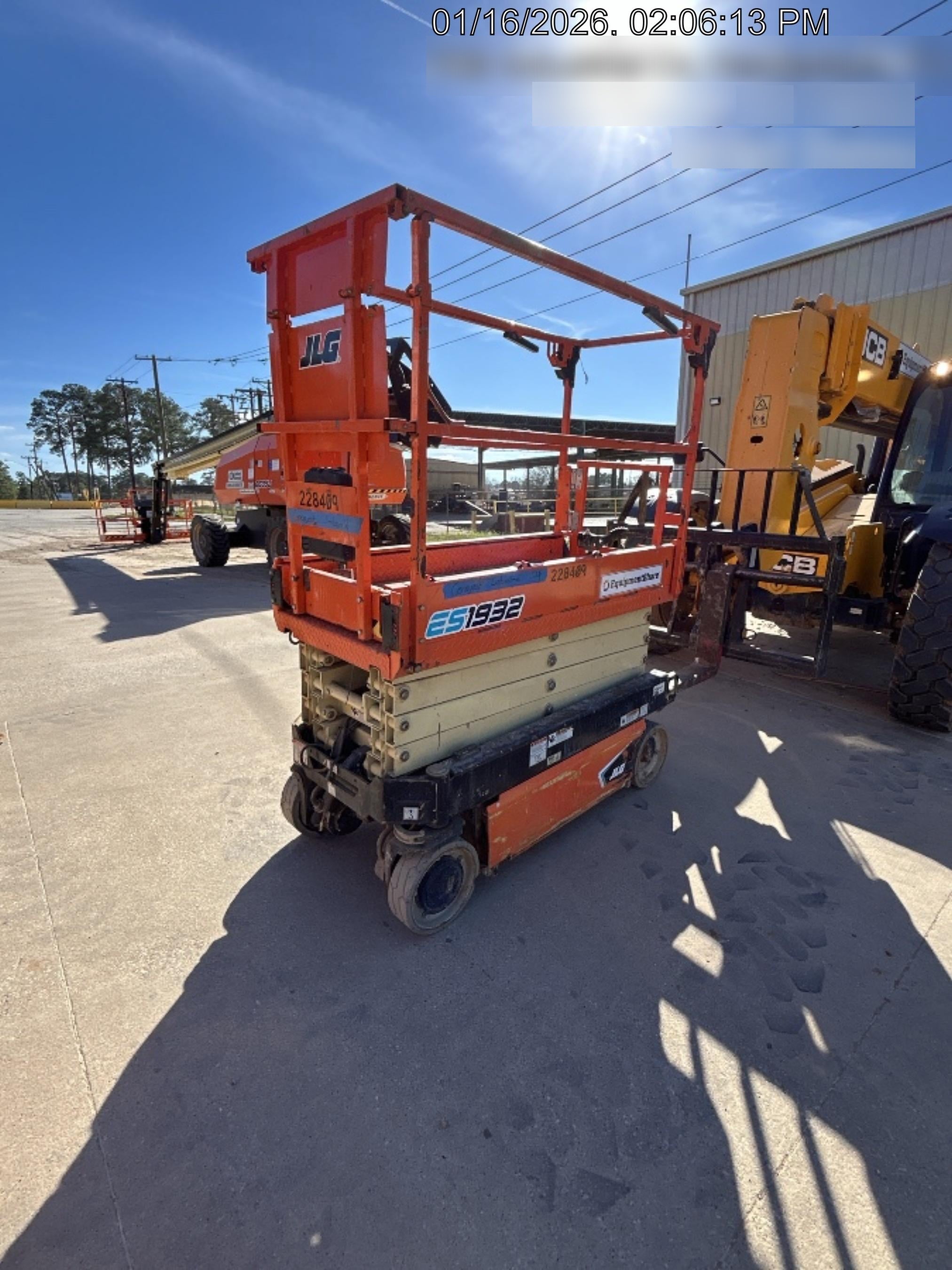 2022 JLG ES1932