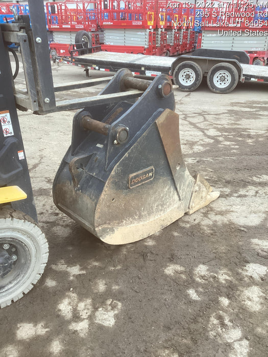 2020 DOOSAN 24" Bucket-Doosan