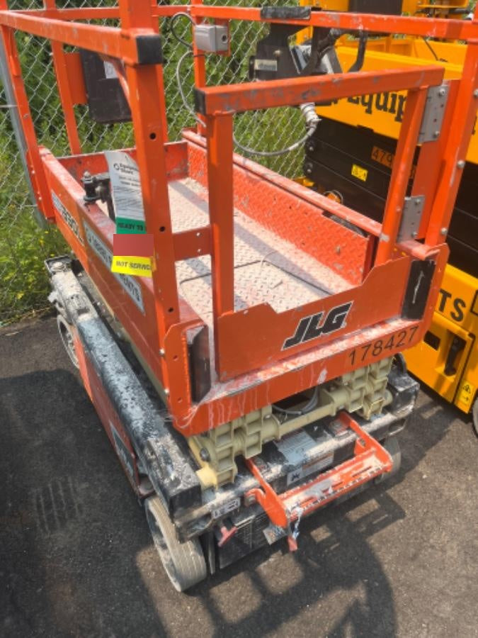 2021 JLG ES1330L