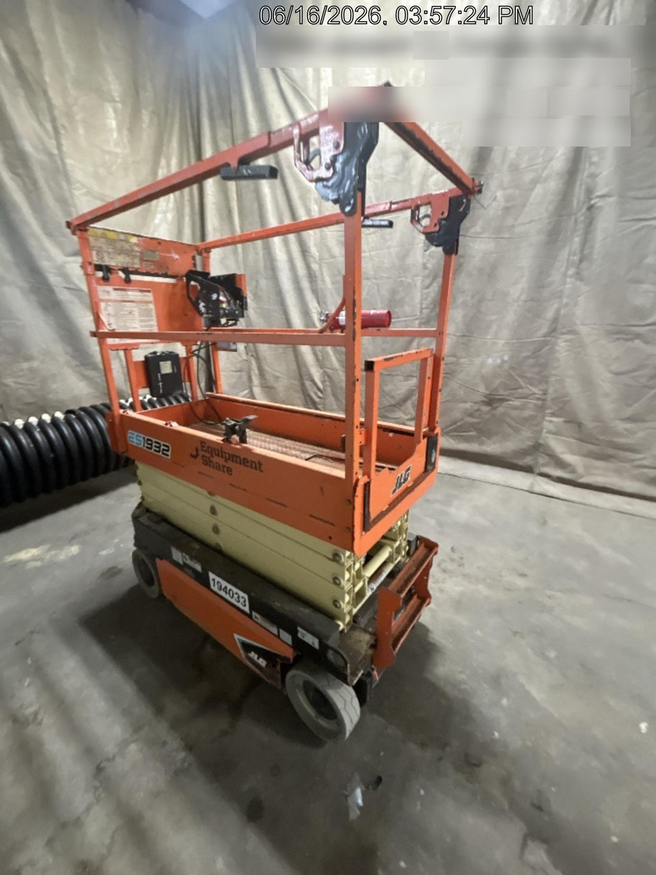 2021 JLG ES1932