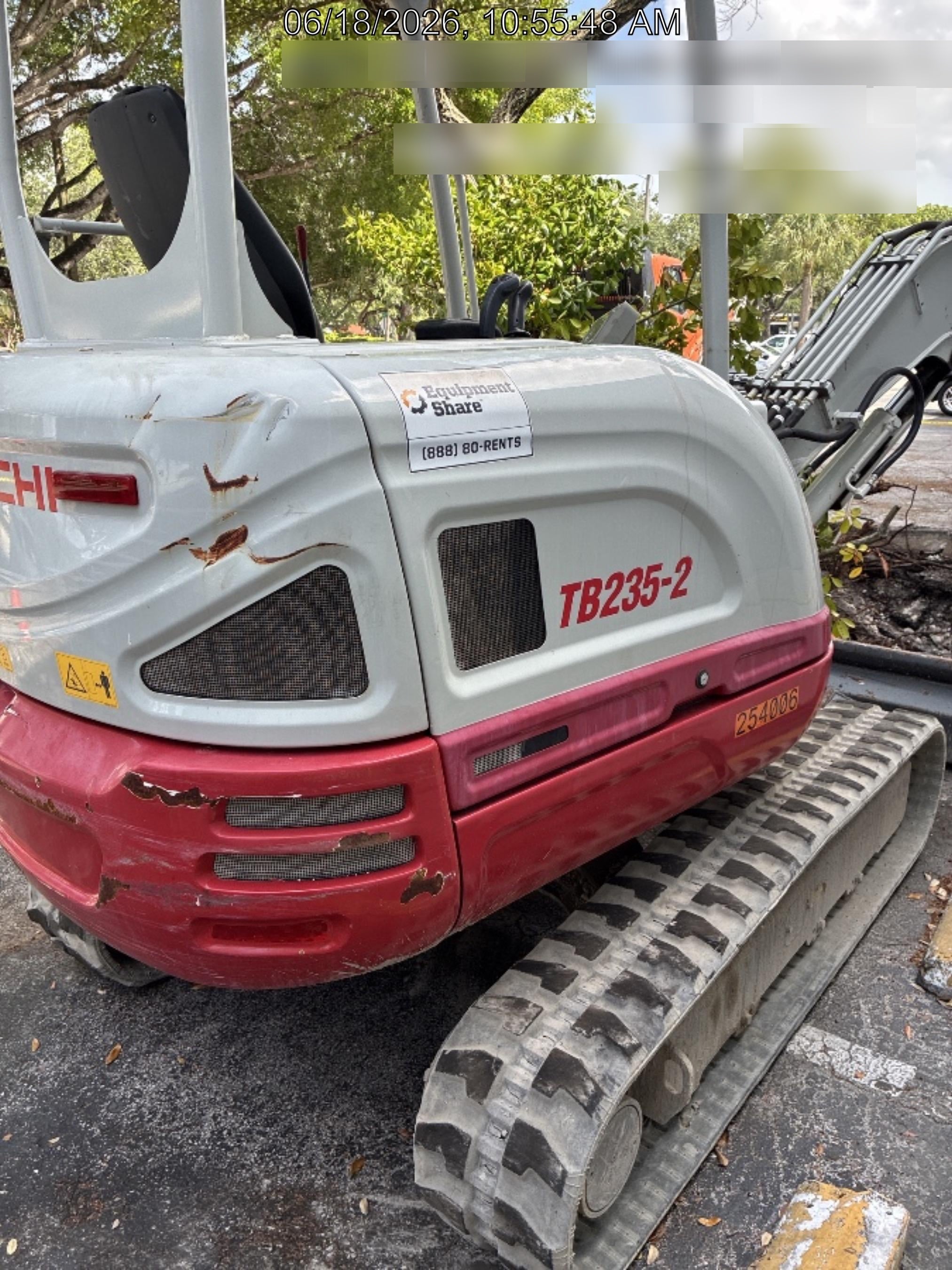2022 TAKEUCHI TB235-2R