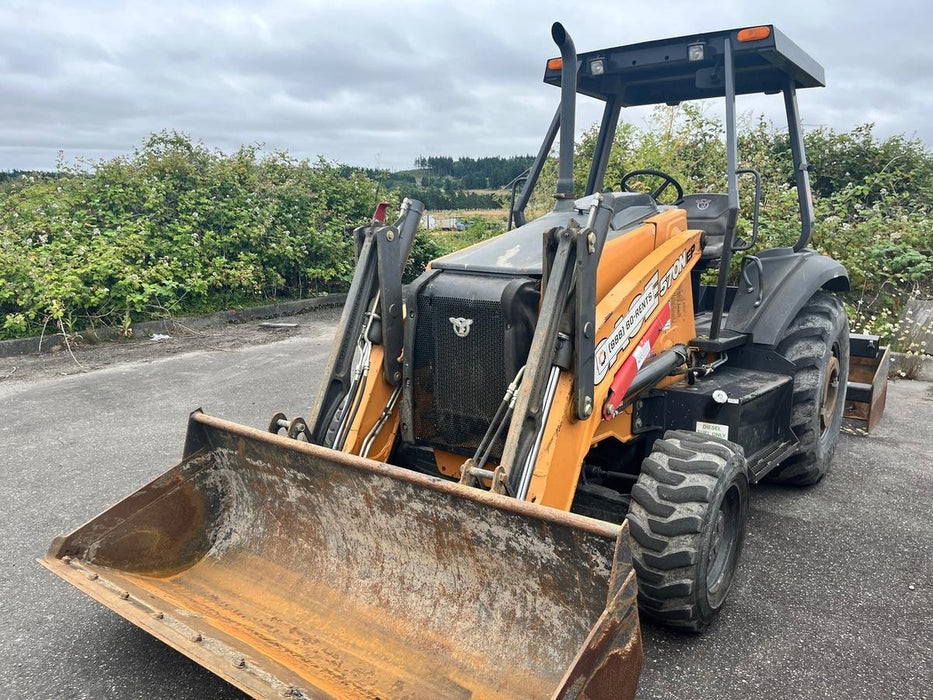 2019 Case 570N EP Canopy, 4WD, GP Front Bucket, Dual Tilt Cylinder, 84" Box Blade w/ Scarifier, Wheel Weights, Beacon