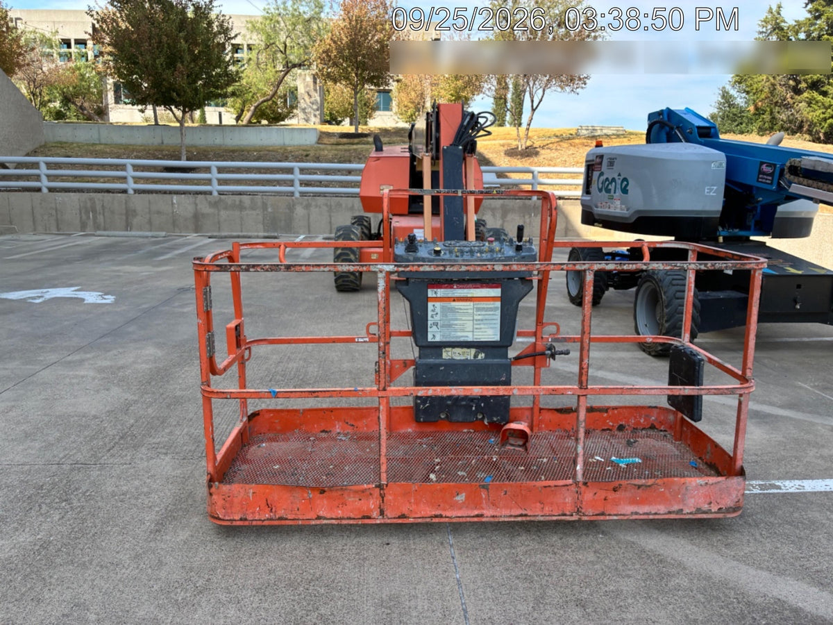 2016 JLG 660SJ