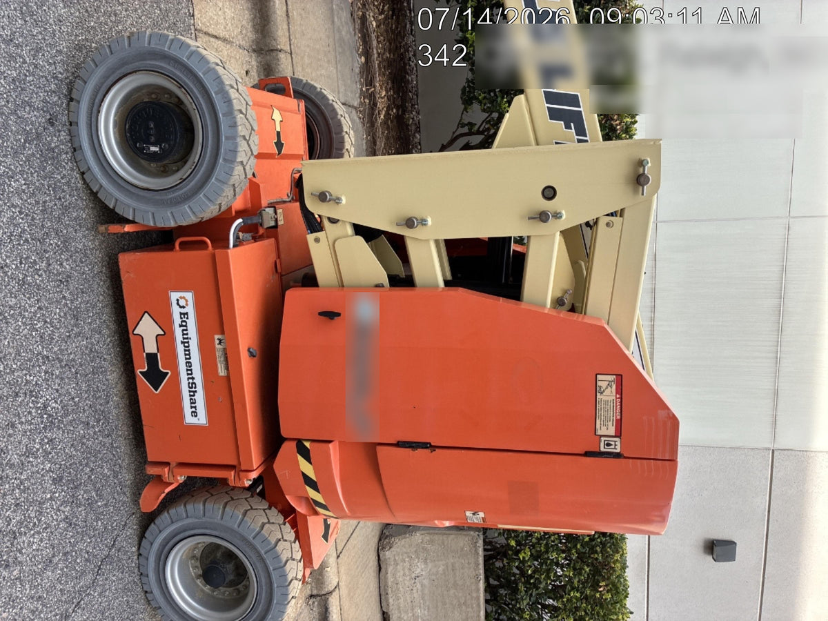 2022 JLG E300AJP