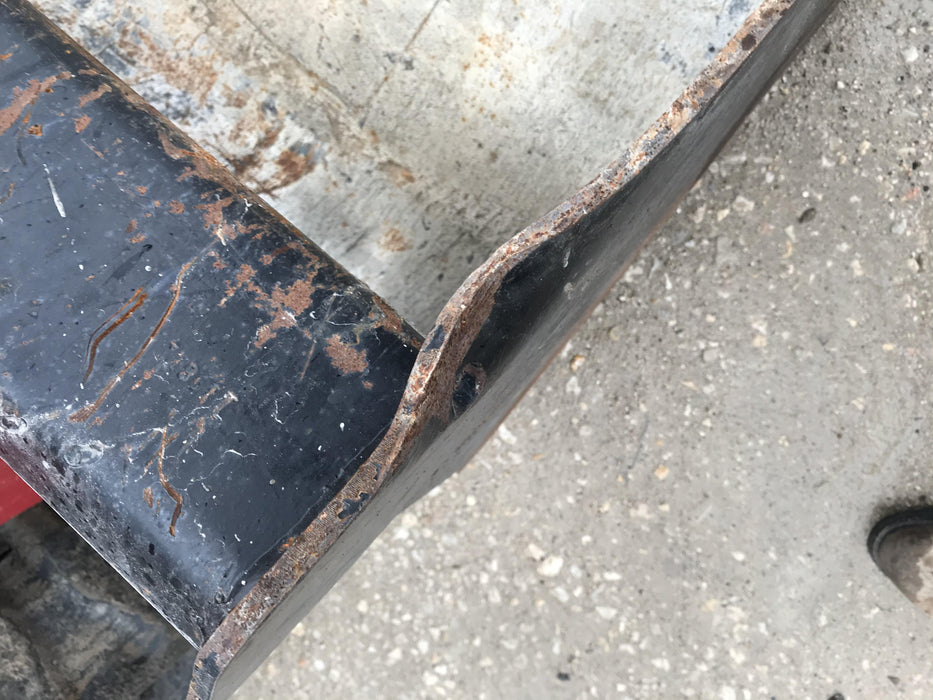 2019 Takeuchi TL8 Cab, Heat/AC, Defroster, 15" Wide Rubber Tracks, Back-up Alarm, Front & Rear Working Lights, Auxiliary Hydraulics, Two-Speed Travel, Electronic Monitoring System, Hydraulic Universal Quick Hitch 76" HD Smooth Dirt Bucket with Bolt-On Edge, 20.3 cubic feet Capacity