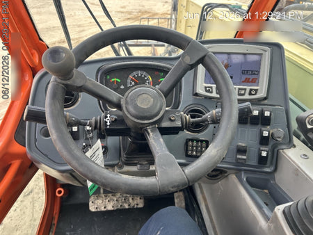 2023 JLG 1732
