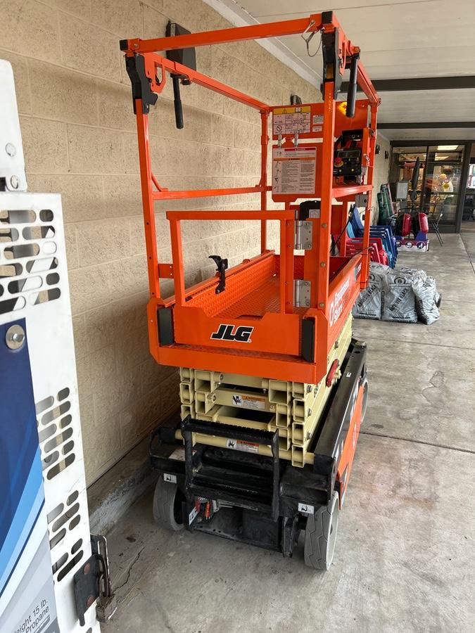 2025 JLG ES1932