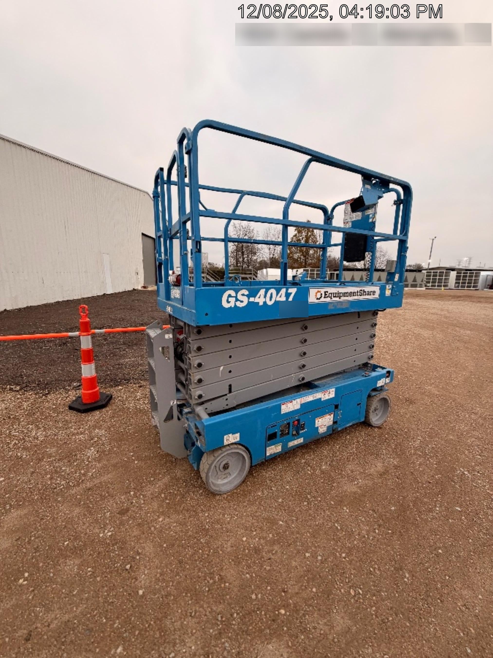 2019 Genie GS-4047 Folding rails with half height swing gate