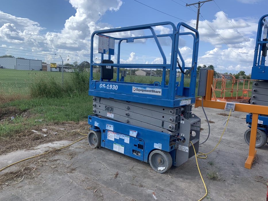 2019 Genie GS-1930 Fixed Rails with Chain Entry