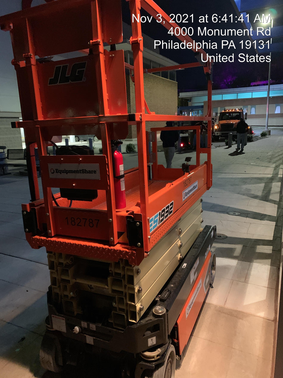 2021 JLG ES1932