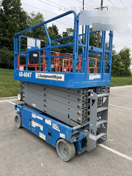 2019 Genie GS-4047 Folding rails with half height swing gate