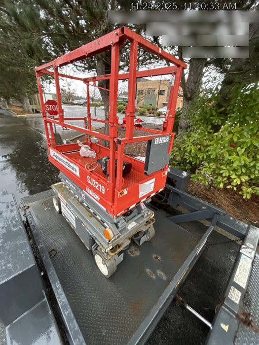 2020 Skyjack SJIII-3219 Solid NM Tires, Half height spring hinged entry gate, Dual Beacons, 800W Inverter