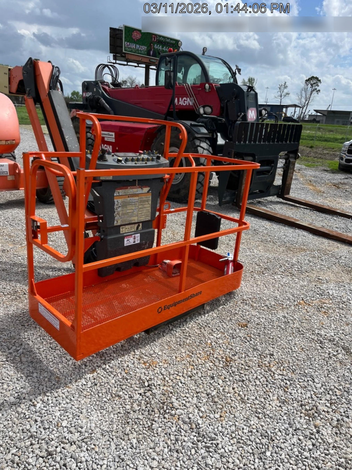 2019 JLG 600AJ