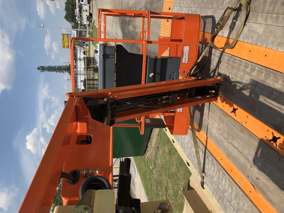 2019 JLG E450AJ