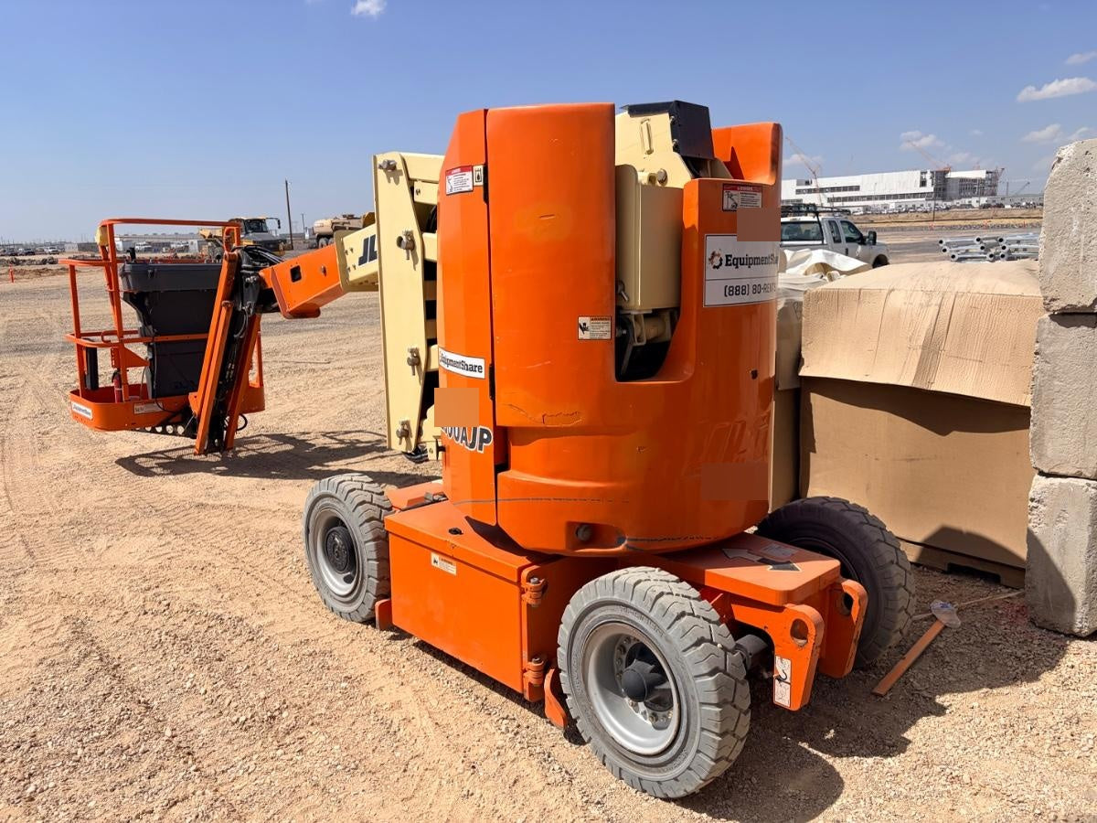 2019 JLG E300AJP