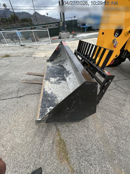 2025 JLG 1001100823