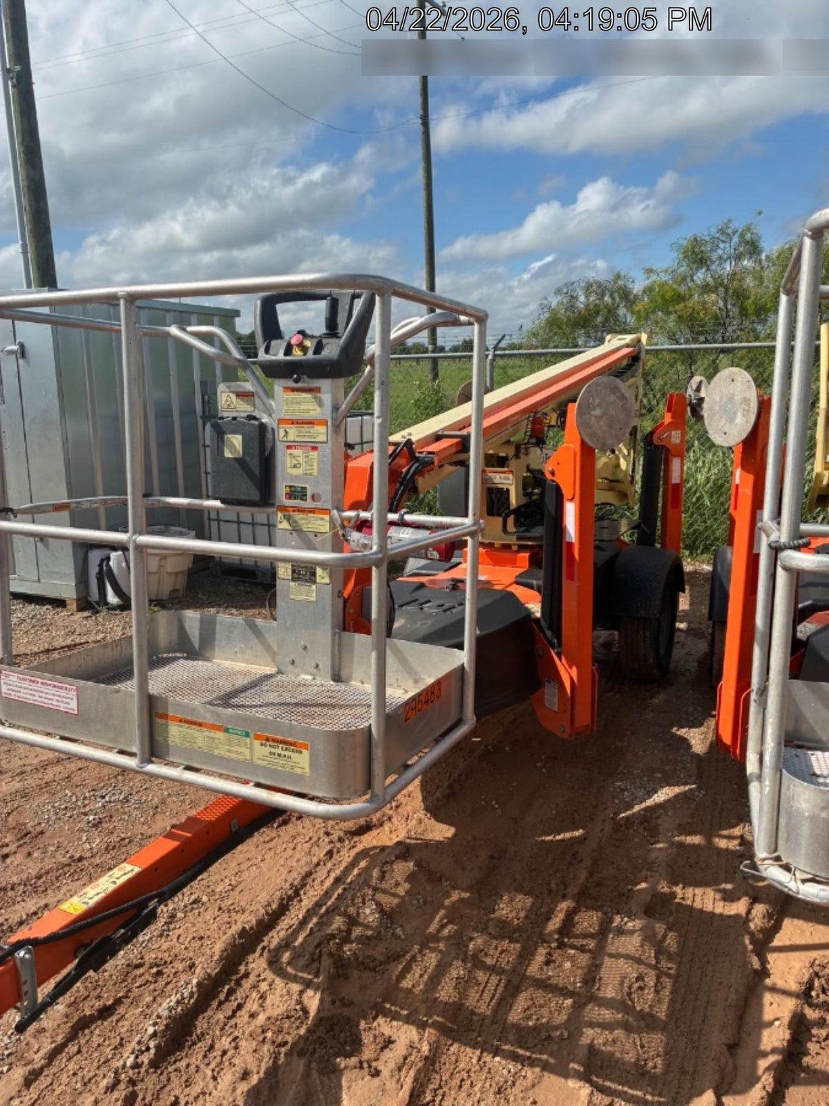 2023 JLG T350