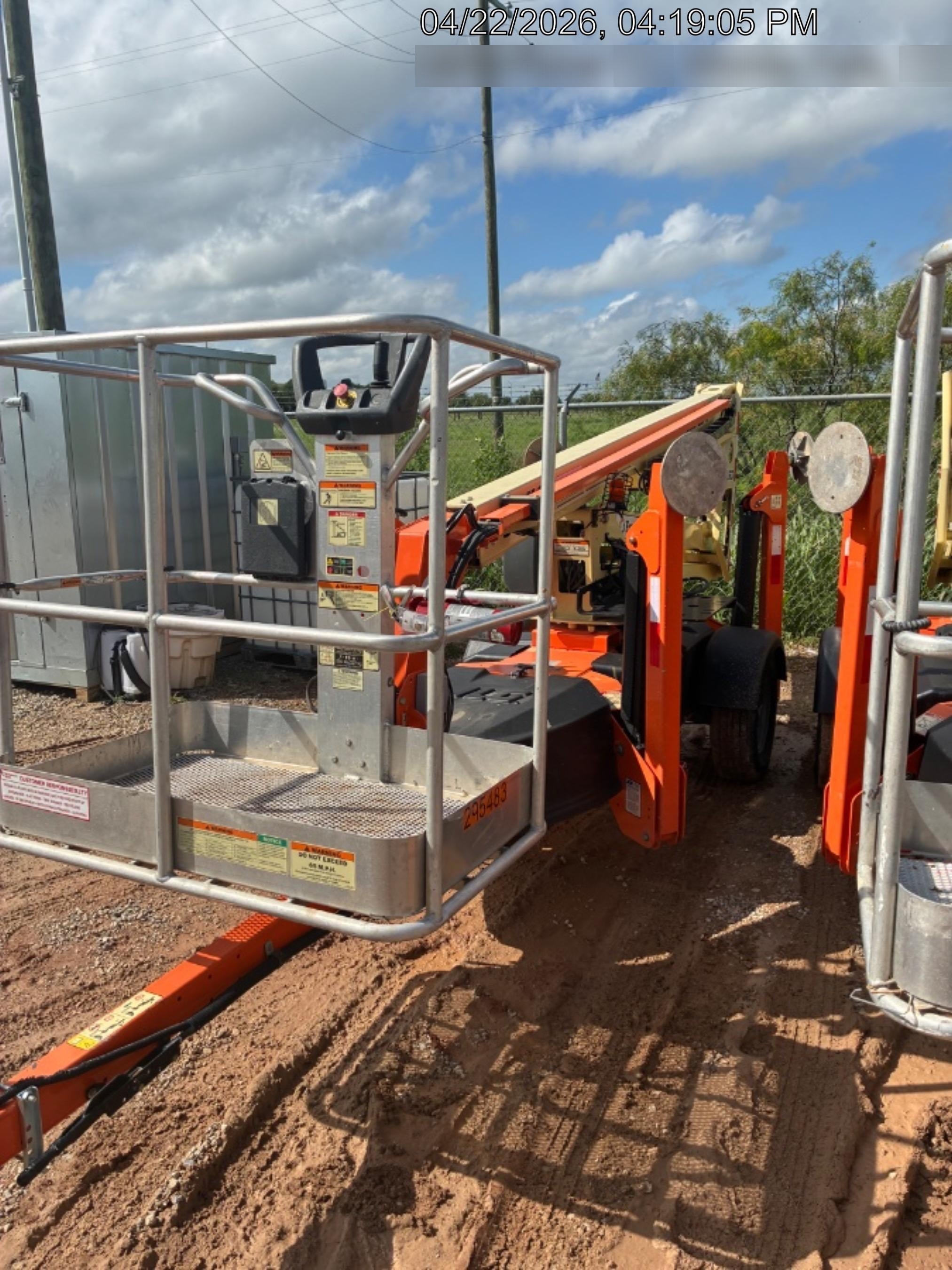 2023 JLG T350