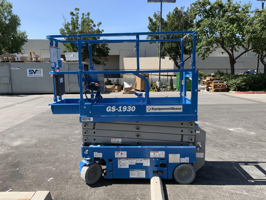 2020 Genie GS-1930 Solid Non Marking Tires, Beacon, Folding rails with half height swing gate, 800W Inverter