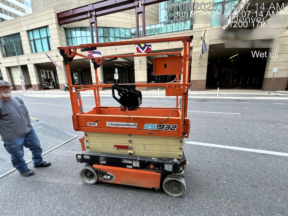 2021 JLG ES1932