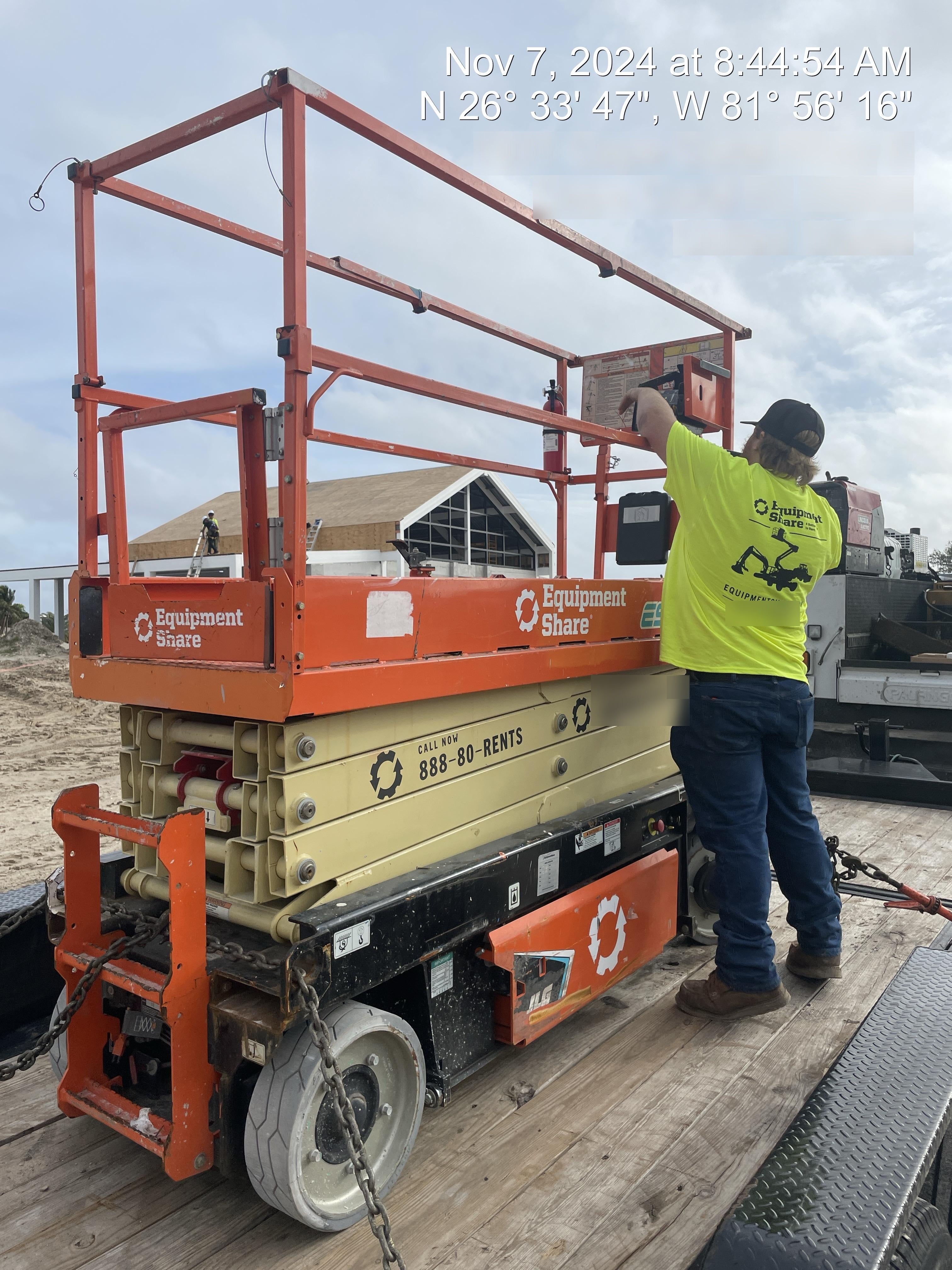 2022 JLG ES2632