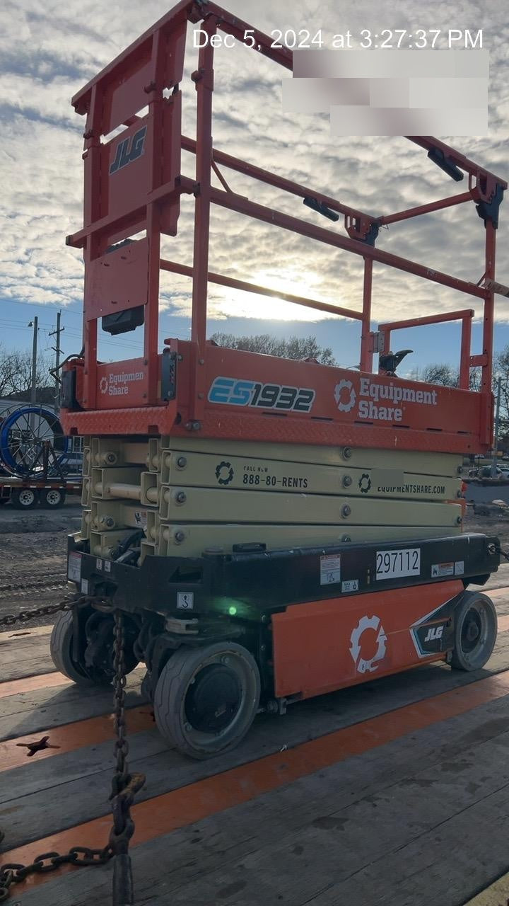 2023 JLG ES1932