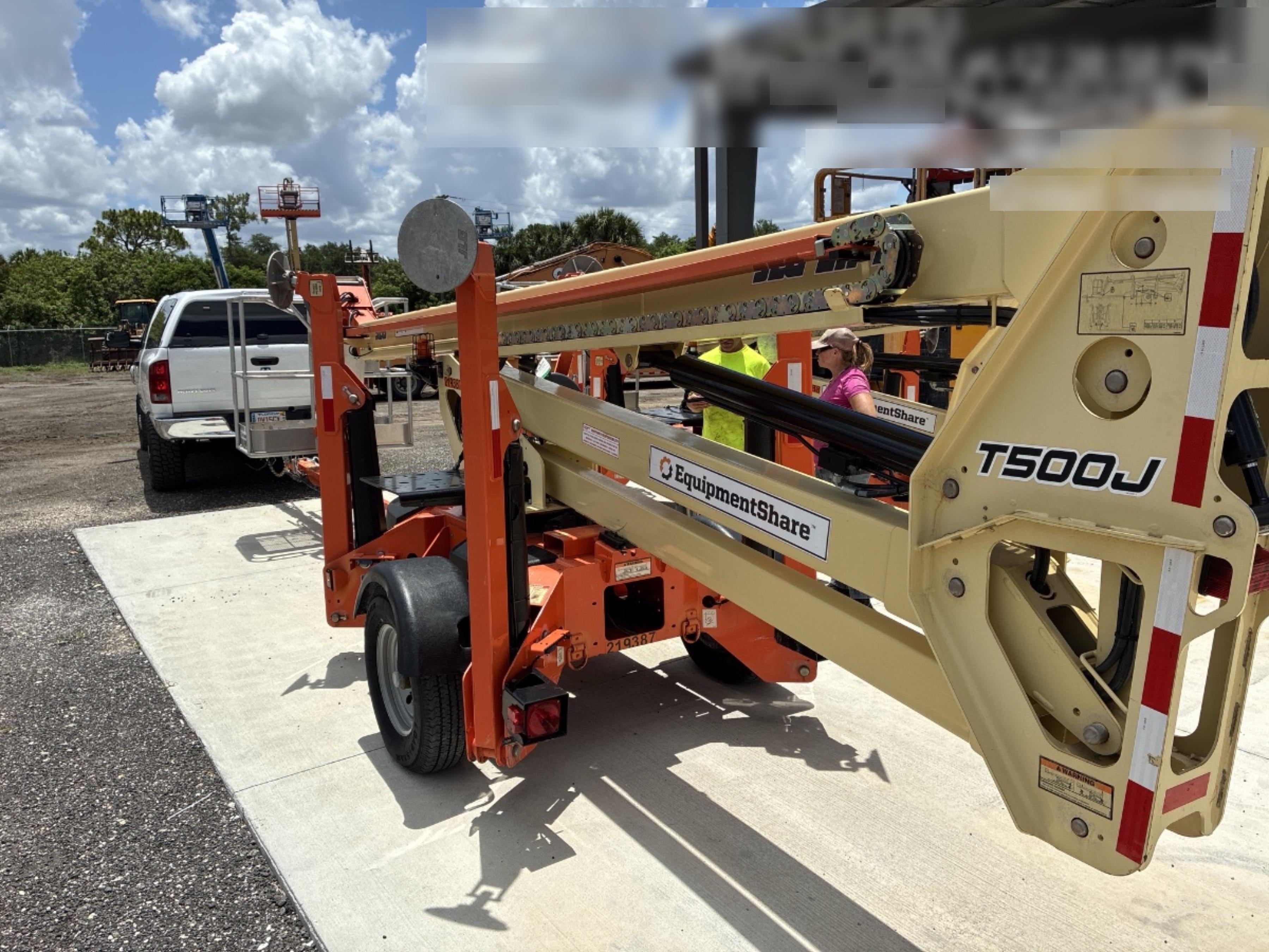 2022 JLG T500J