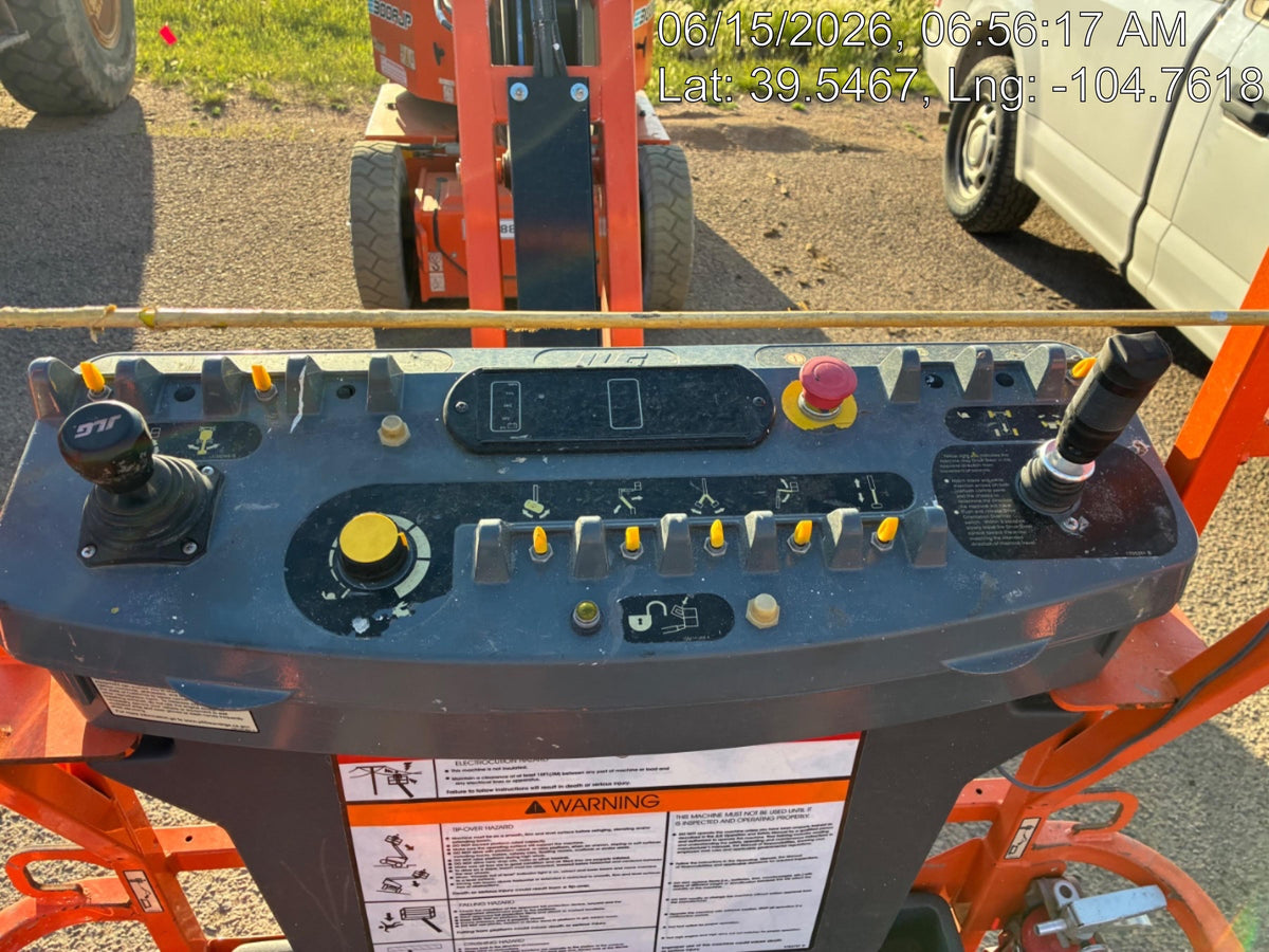 2022 JLG E300AJP
