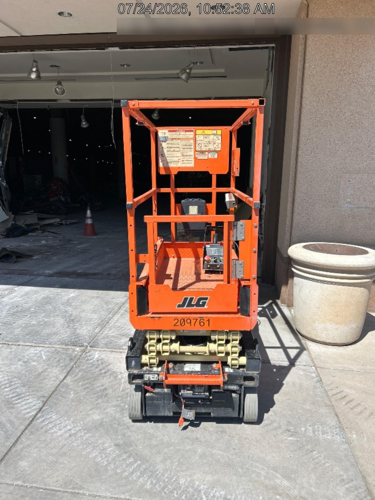 2022 JLG ES1330L
