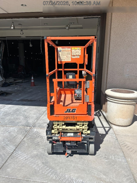 2022 JLG ES1330L