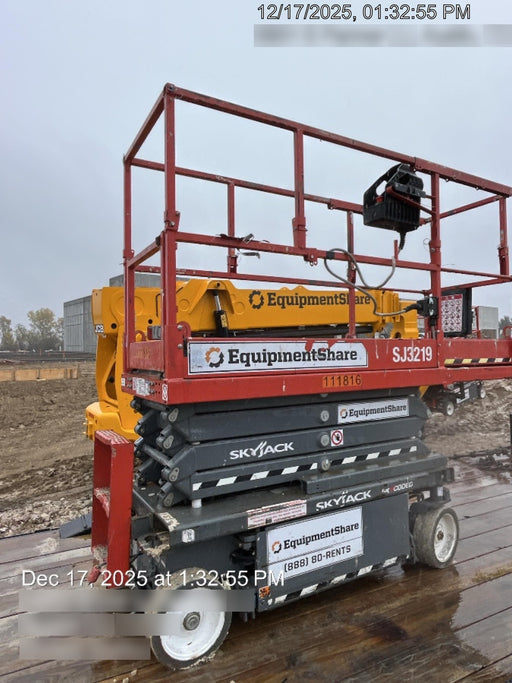 2020 Skyjack SJIII-3219 Solid NM Tires, Half height spring hinged entry gate, Dual Beacons, 800W Inverter