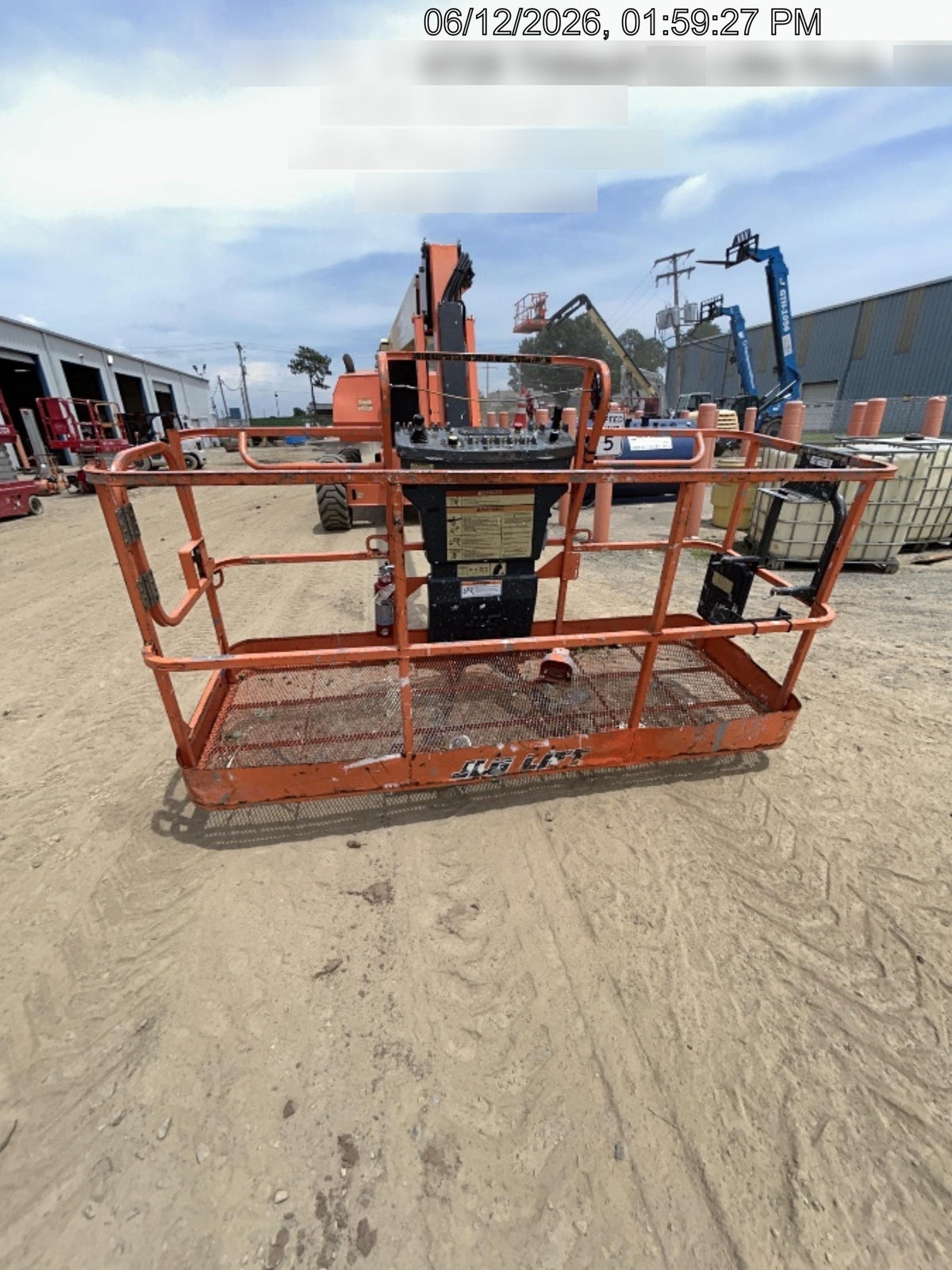 2020 JLG 800AJ