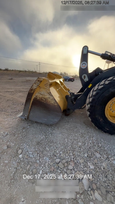 2019 John Deere 524L Cab/Heat/AIR, 3rd Function Hydraulics, Hydraulic JRB QC 2.75 Yd. Bucket, 60" Carriage/72" Forks