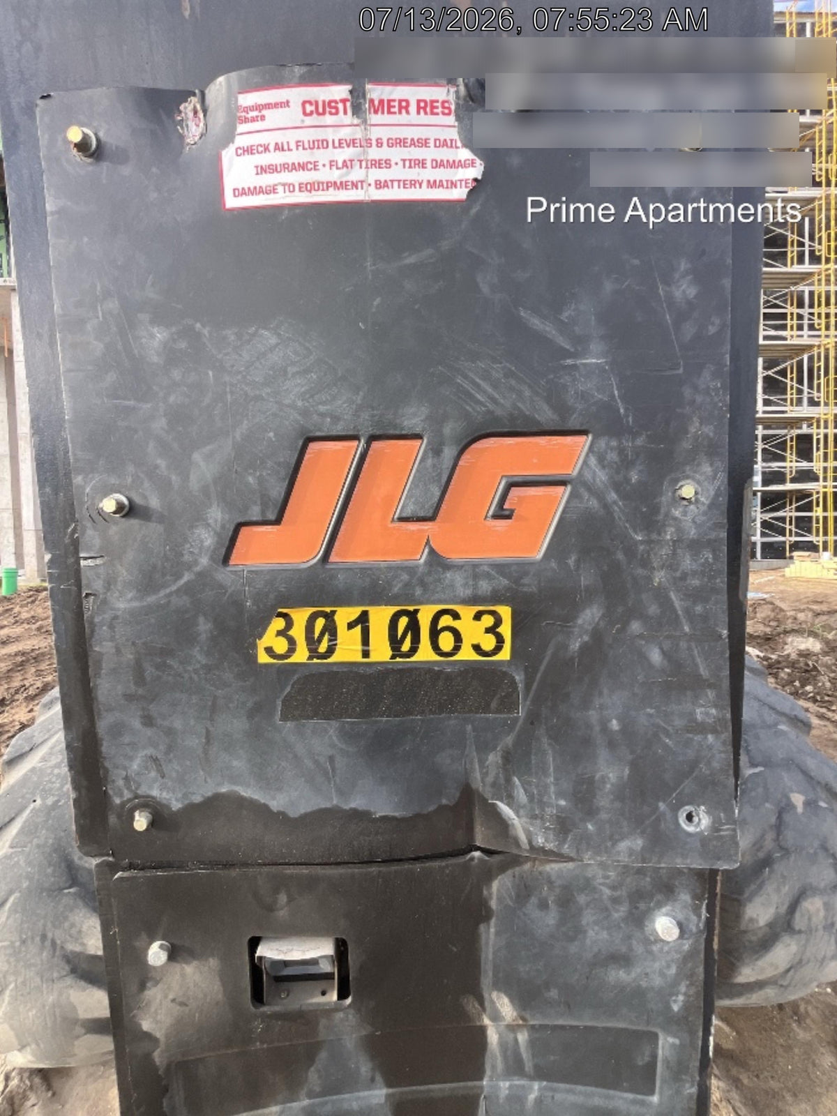 2023 JLG 1075