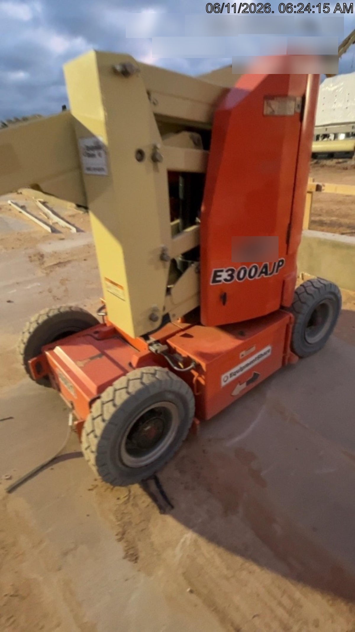 2019 JLG E300AJP