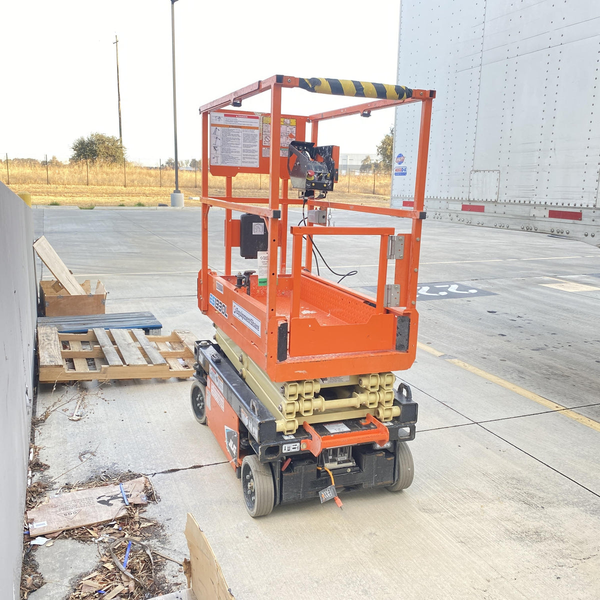 2022 JLG ES1330L