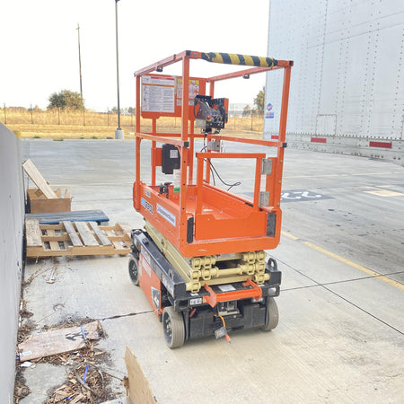 2022 JLG ES1330L