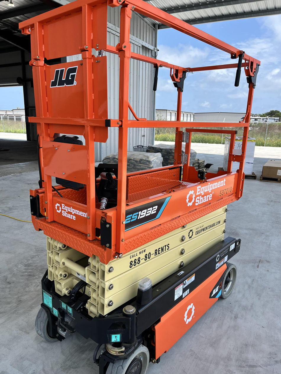2025 JLG ES1932