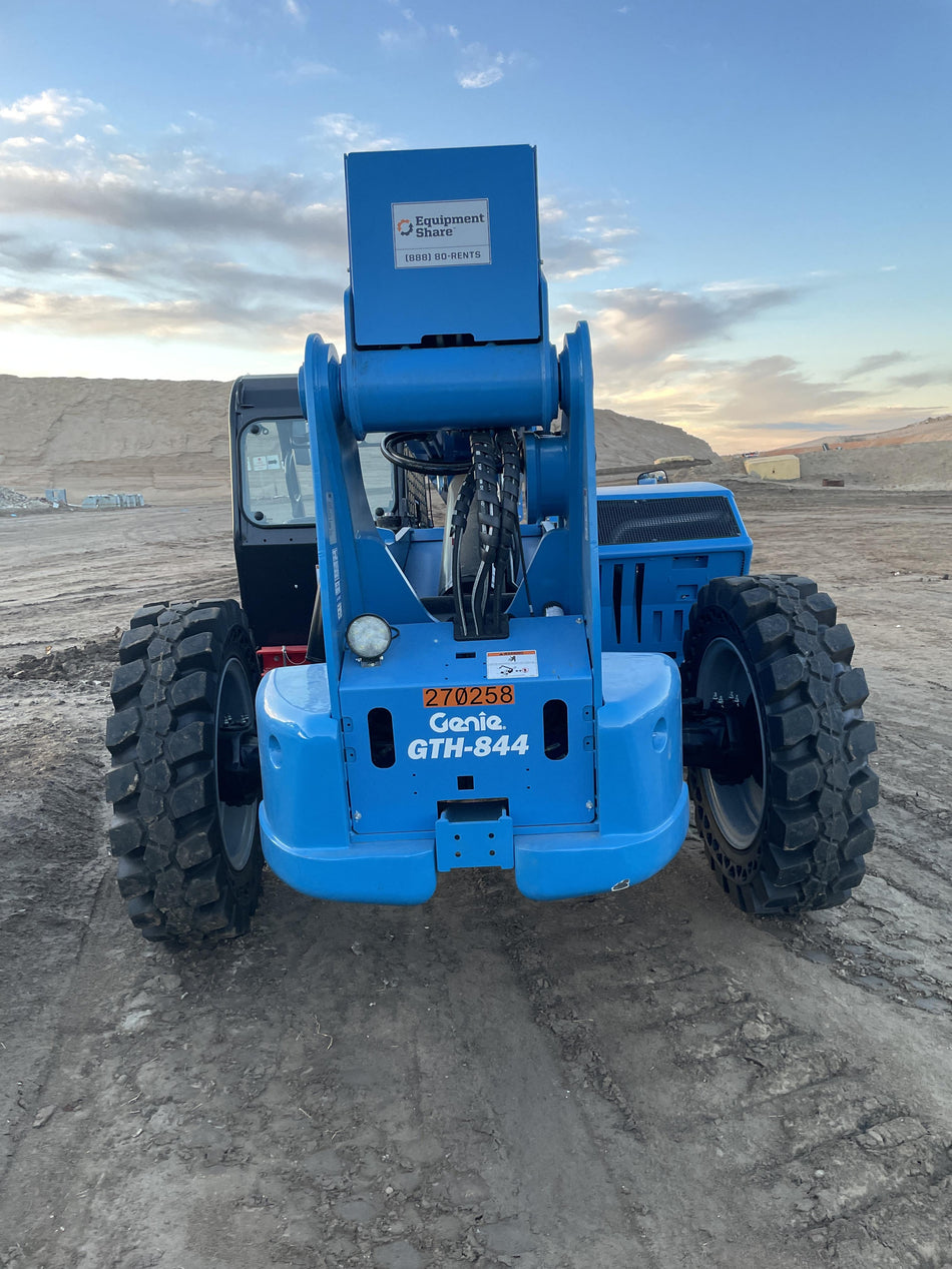 2022 GENIE GTH-844