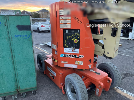 2022 JLG E300AJP