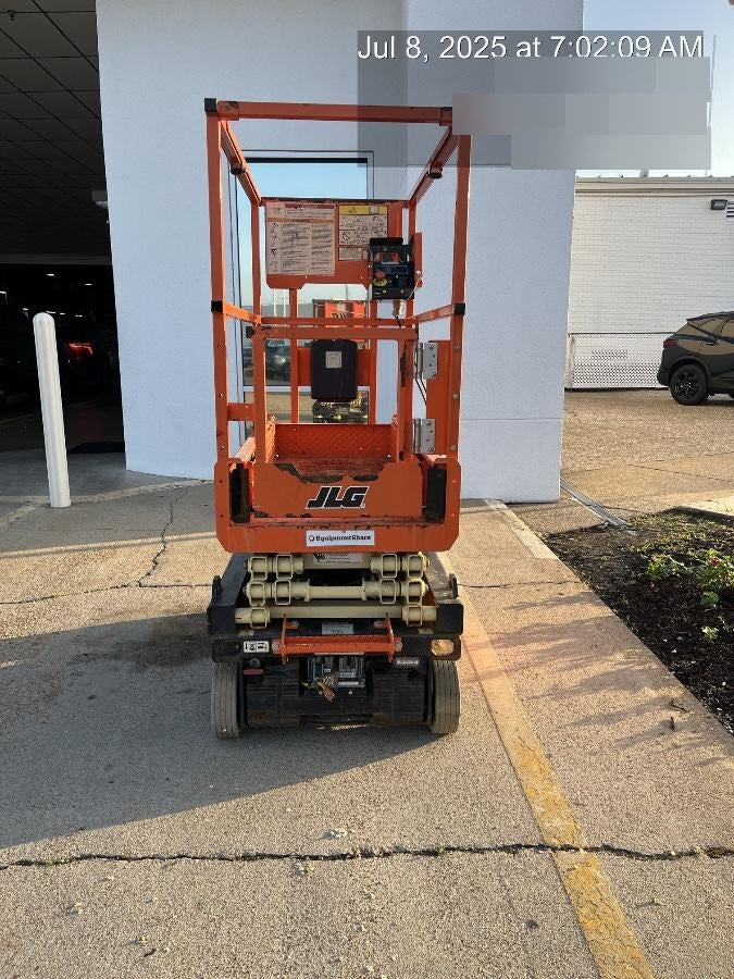 2021 JLG ES1330L
