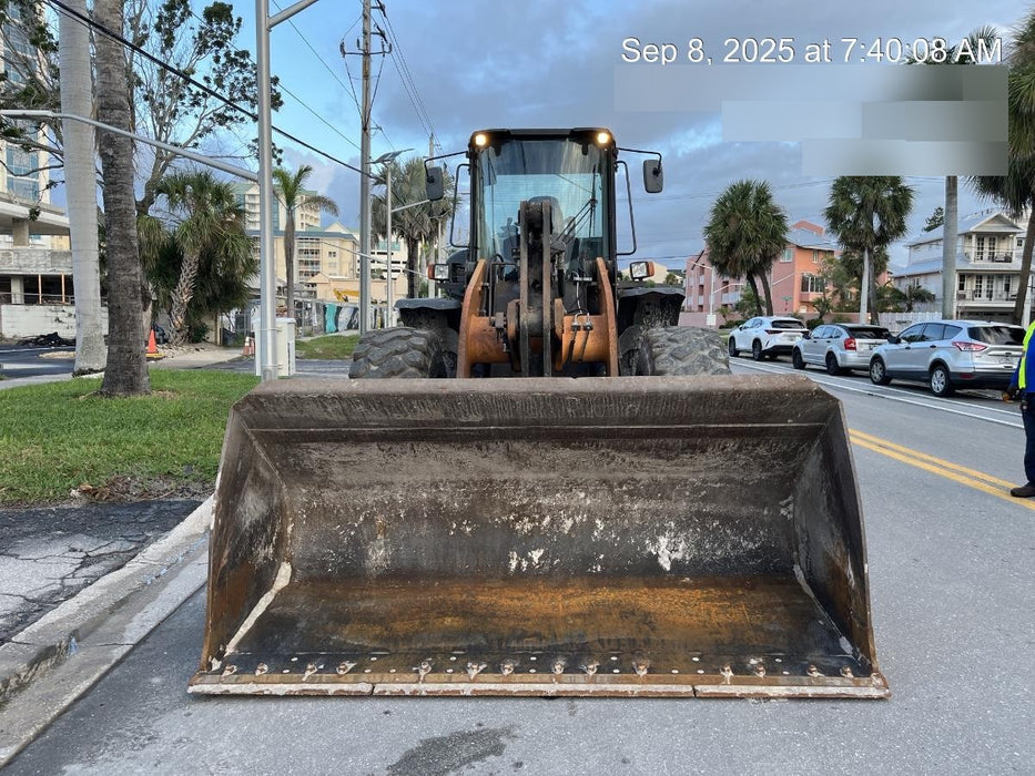 2018 Case 821G CLOSED CAB, JRB 418 STYLE HYD COUPLER