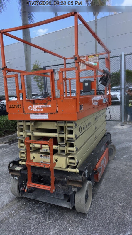 2023 JLG ES3246