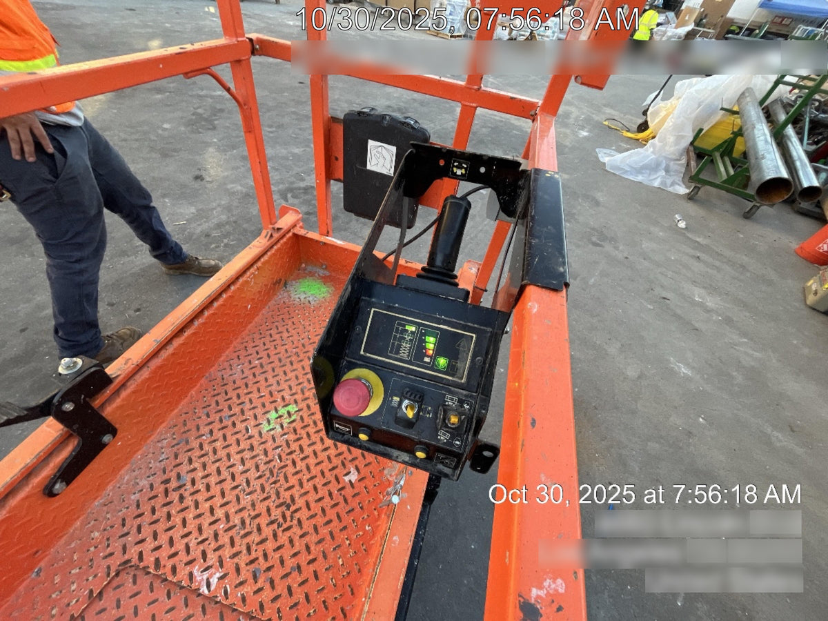 2021 JLG ES1330L