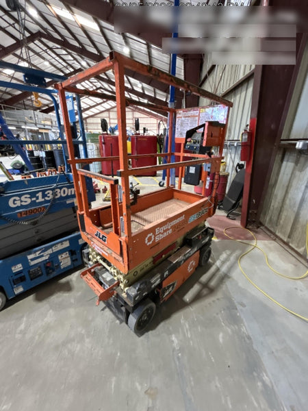 2022 JLG ES1330L