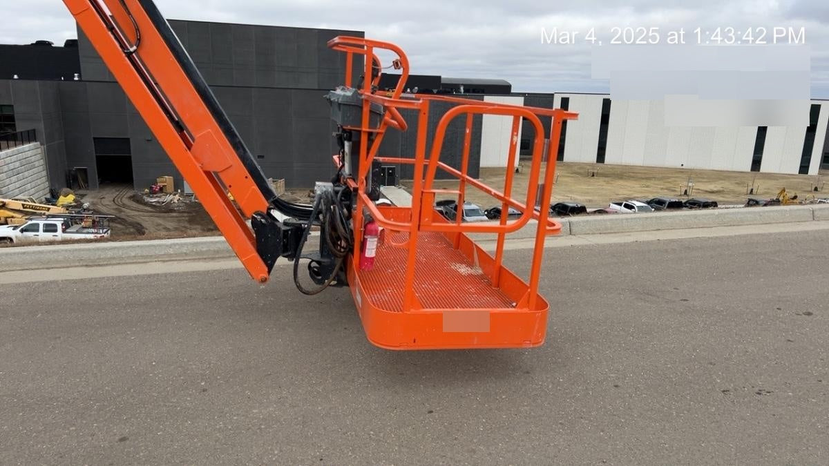 2019 JLG 660SJ