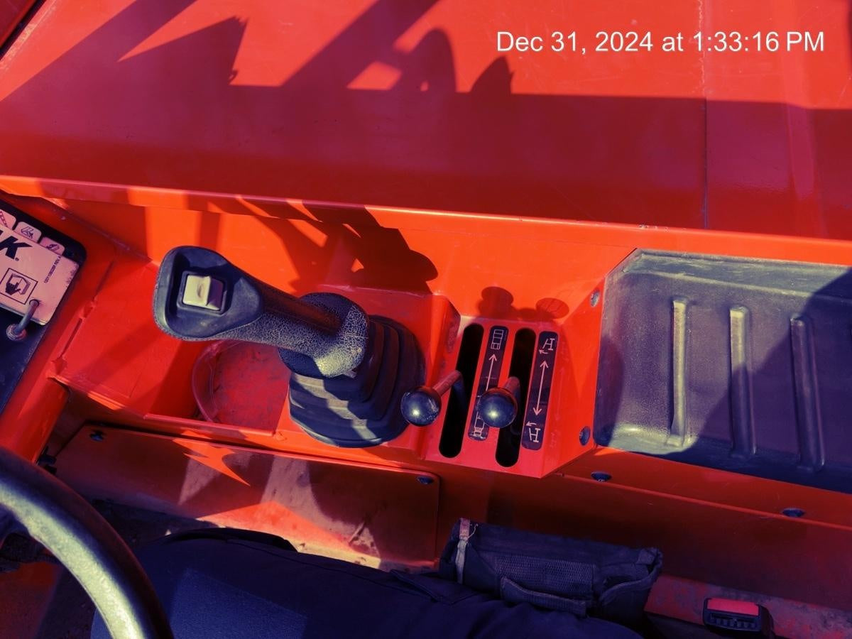 2023 SKYTRAK 8042