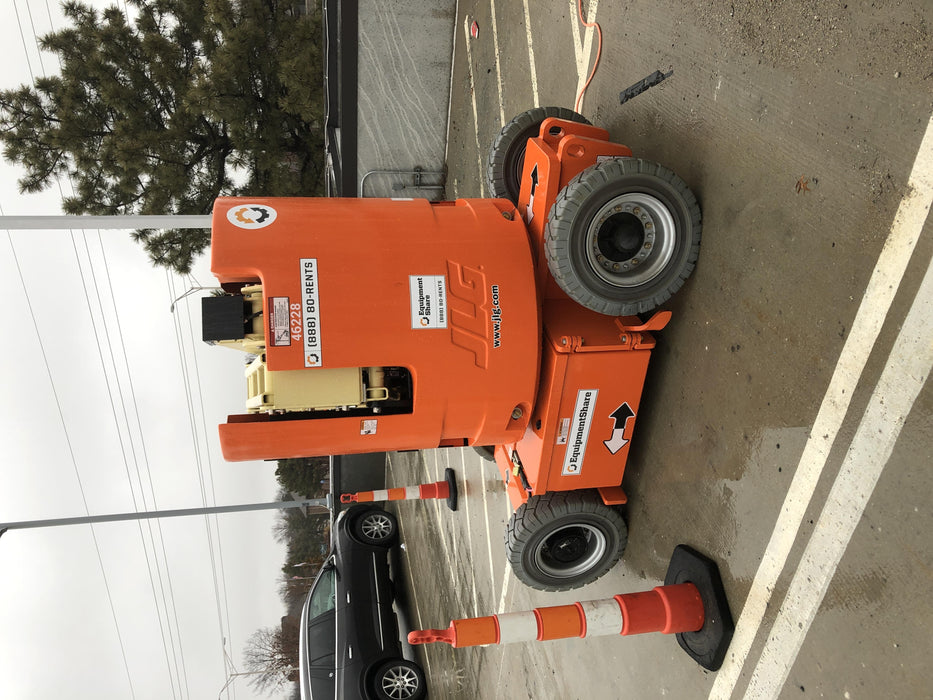 2019 JLG E300AJP