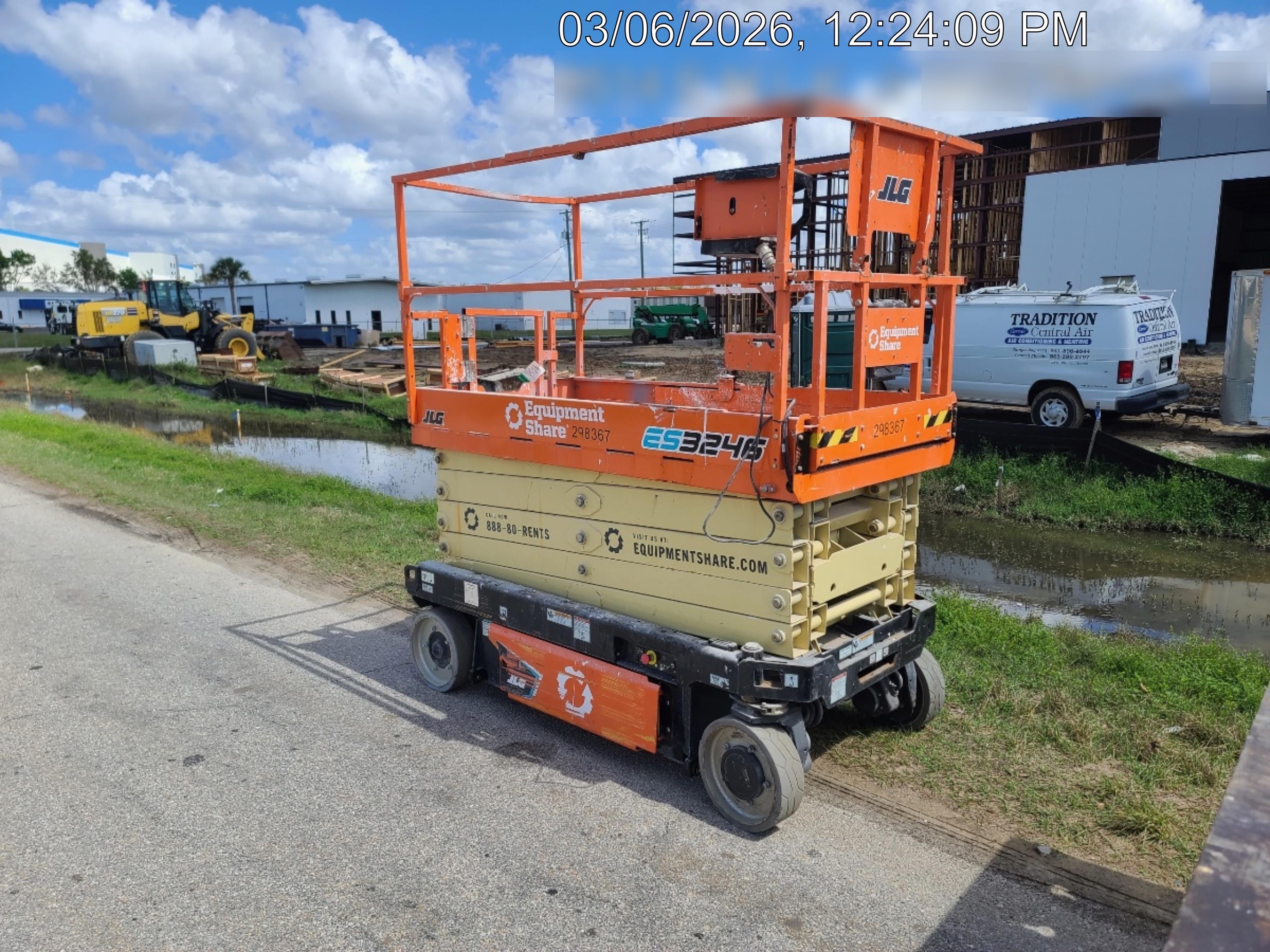 2023 JLG ES3246