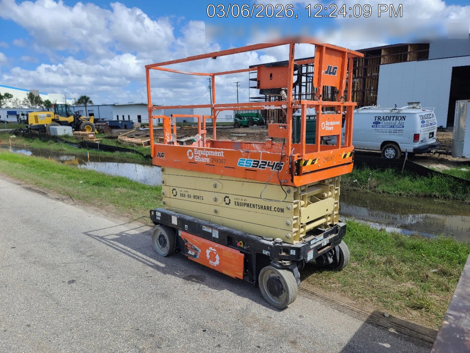 2023 JLG ES3246